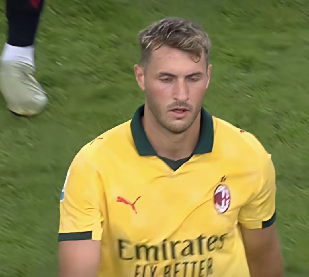 包含今夜那不勒斯备战西甲；战术微调细节曝光；球迷炸锅；赛季目标并未改变的词条